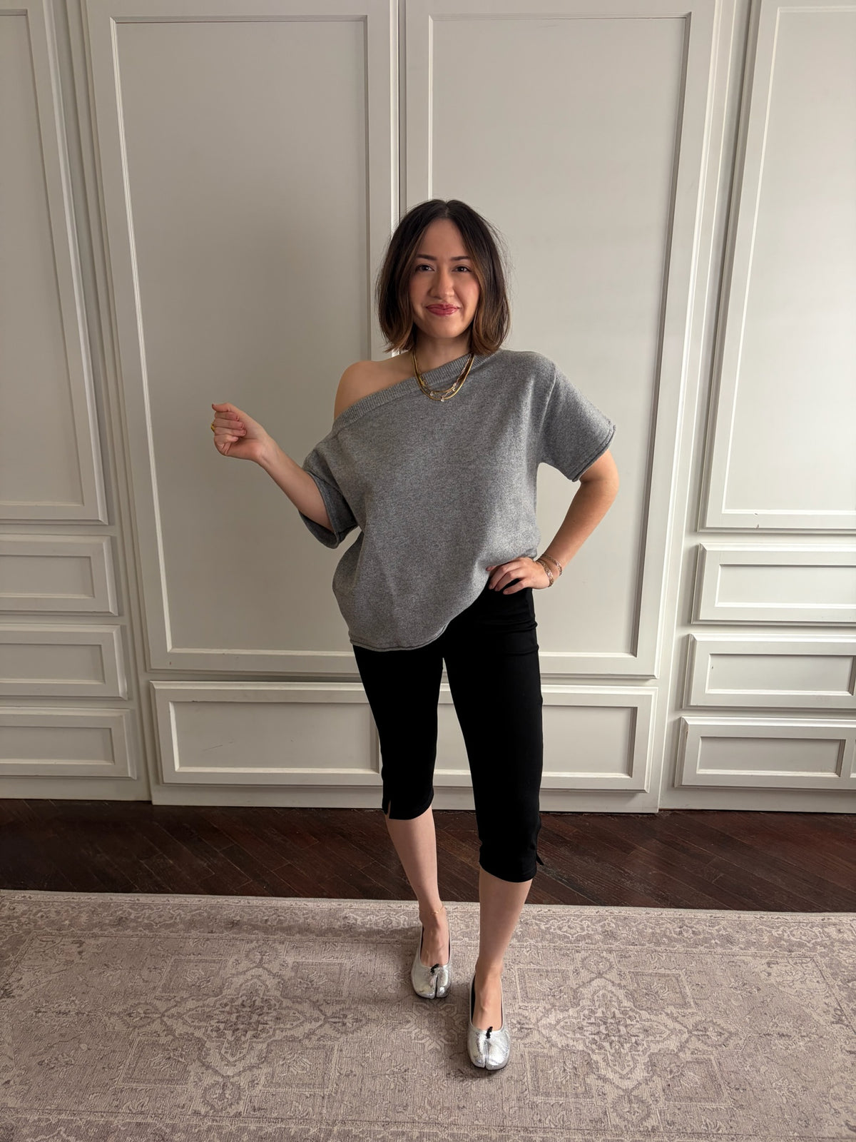 Model Errands Capri Leggings
