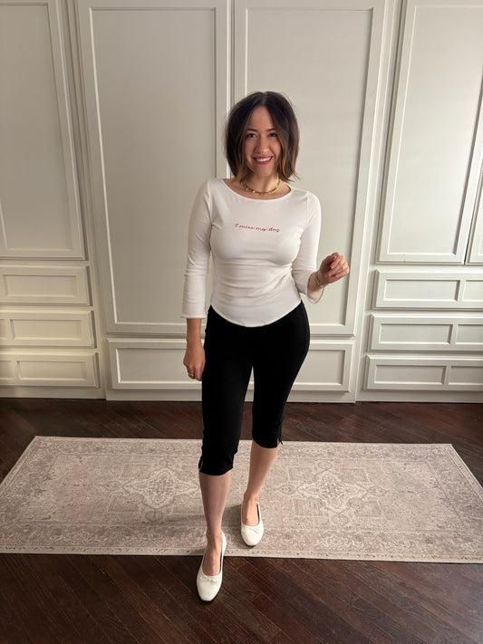 Model Errands Capri Leggings